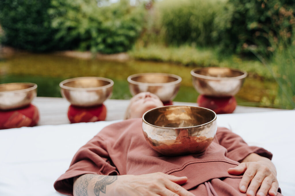 Klangschalen Massage - manuela puntigam 8 min Kopie